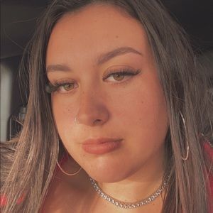 Meet your Posher, Ella